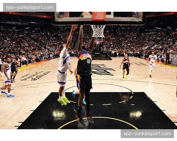 威廉姆斯脚部不适影响内线防守 太阳护框质量面临考验